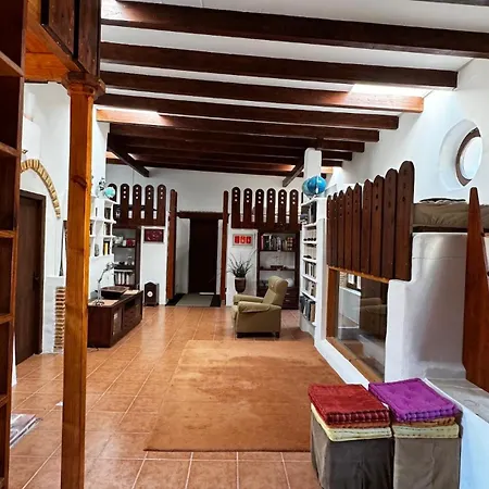 Hostel Mas De La Montana Del Cocodrilo